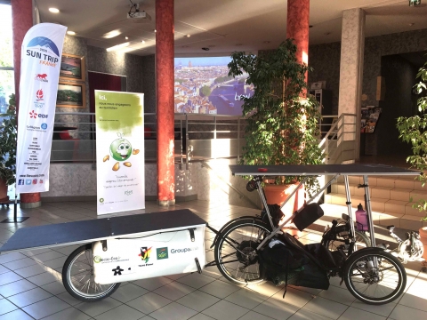 Vélo solaire dans le hall CISL