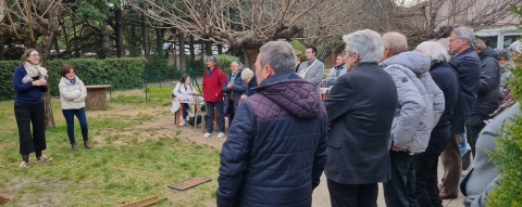 Ressemblement des gens au Val de l'Hort